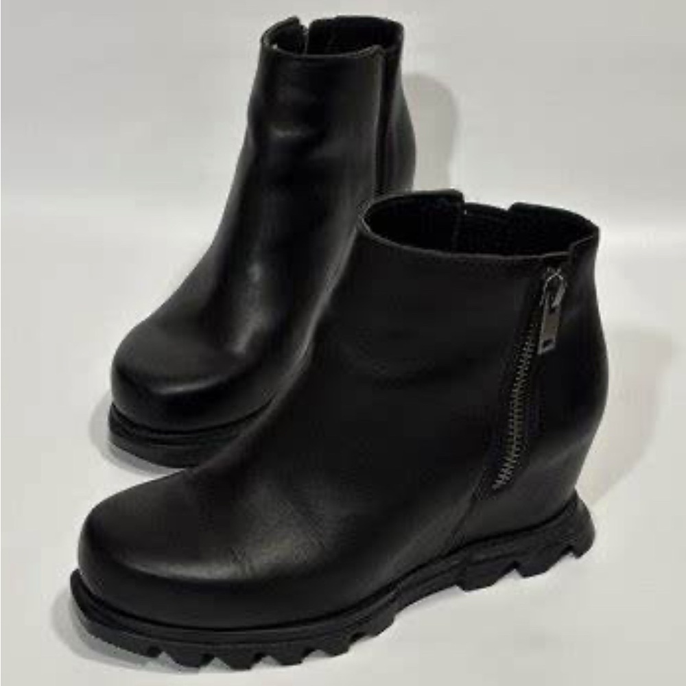 Sorel Joan of Arc Women's Black Ankle Boots with Side Zip